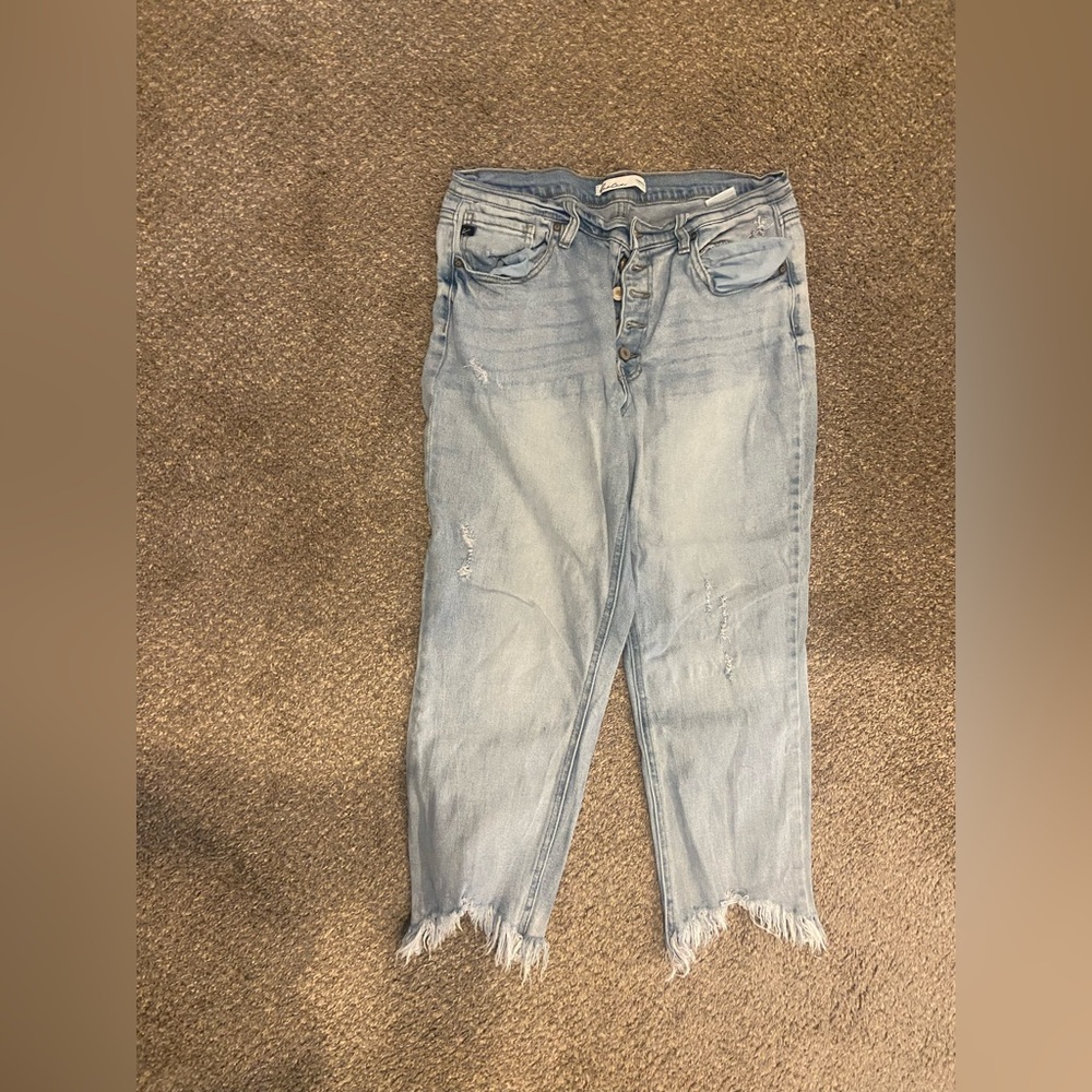 KanCan size 31 cropped jeans